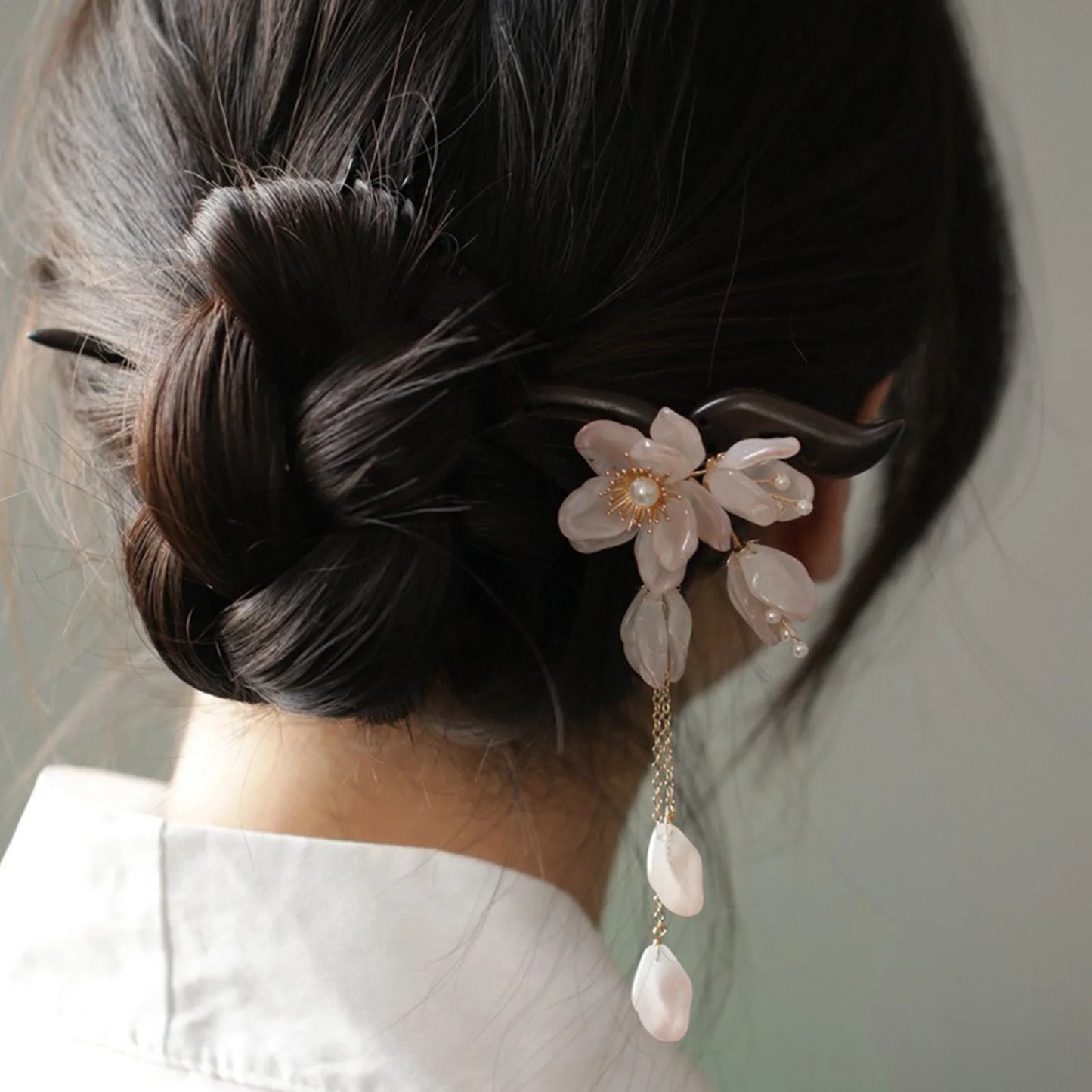 Ancient Style Magnolia Hairpin Artificial Transparent Glass Flower Tassel Hair Stick Wooden Simple Updo Hairpin New Year Gifts