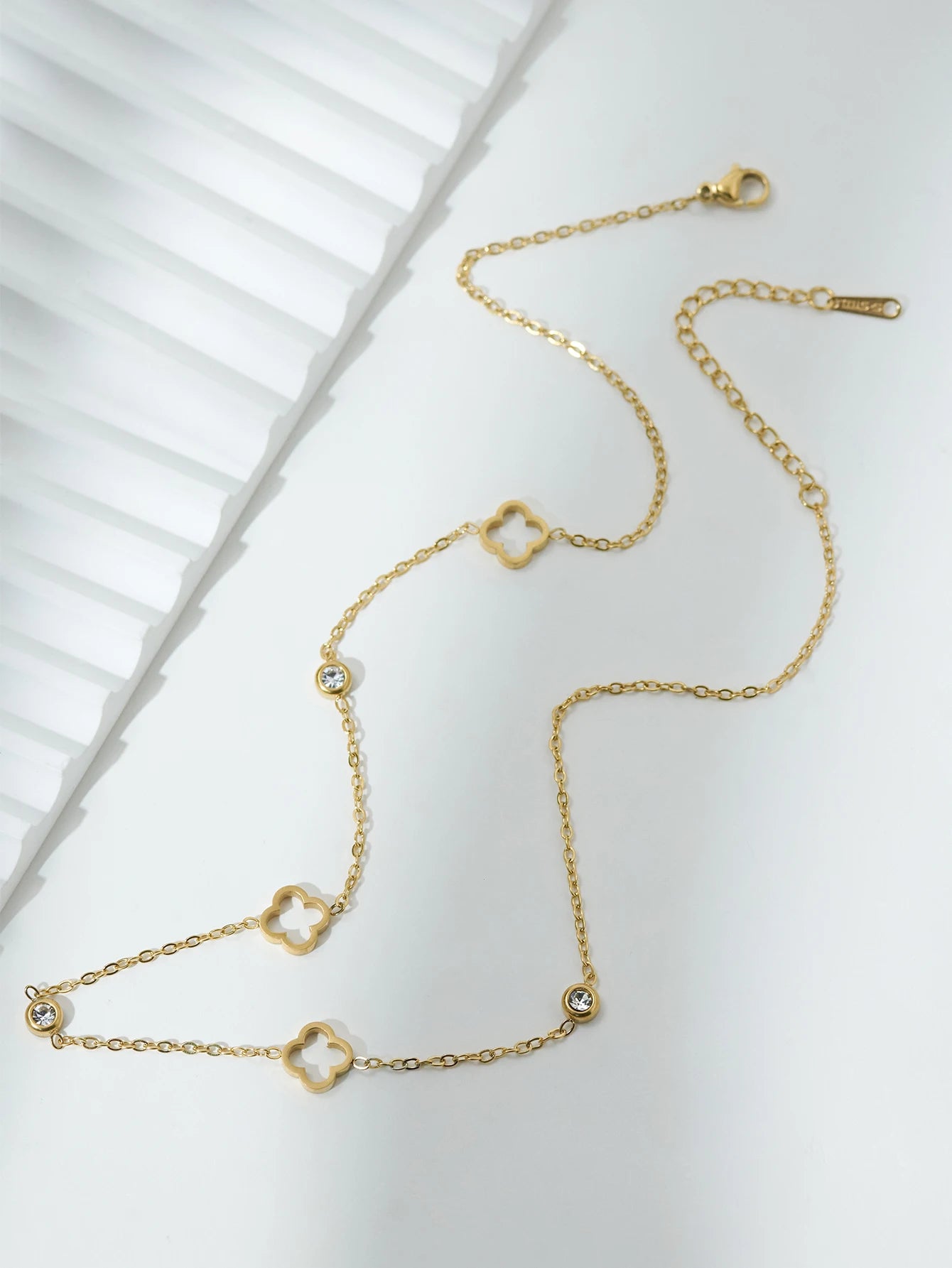 1Pcs Simple Stainless Steel Golden Steel Necklace Women Clover Three Flowers Three Diamonds Necklace Suitable for female friends