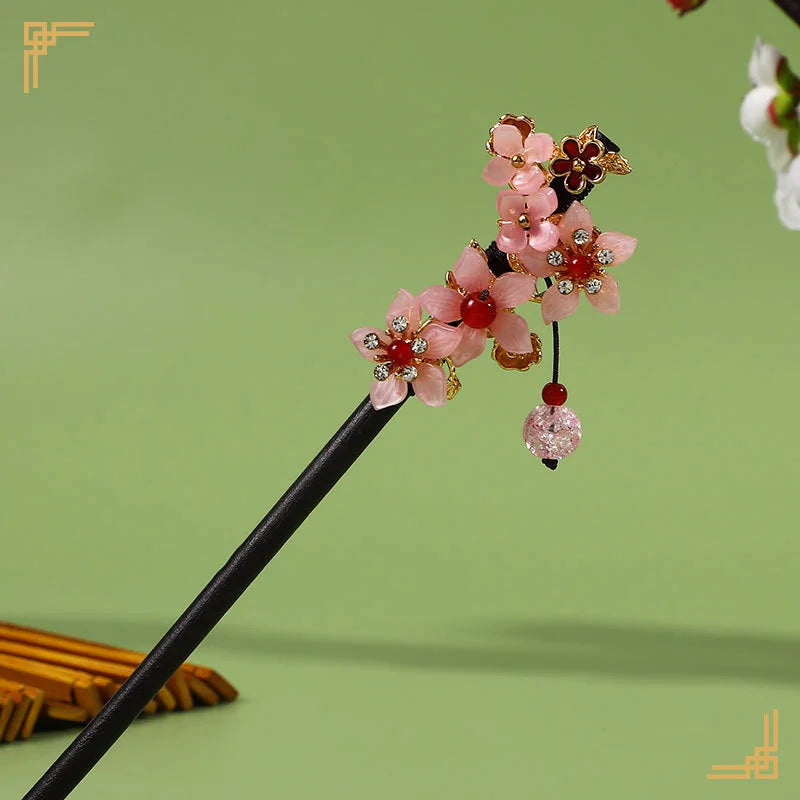Ancient Style Magnolia Hairpin Artificial Transparent Glass Flower Tassel Hair Stick Wooden Simple Updo Hairpin New Year Gifts