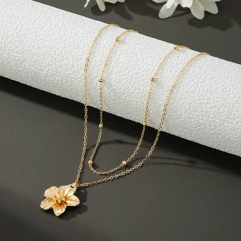 Golden Dopamine Style Flower Pendant Necklace for Women 2025 New Trend Wrinkled Choker Wedding Gifts Accessories