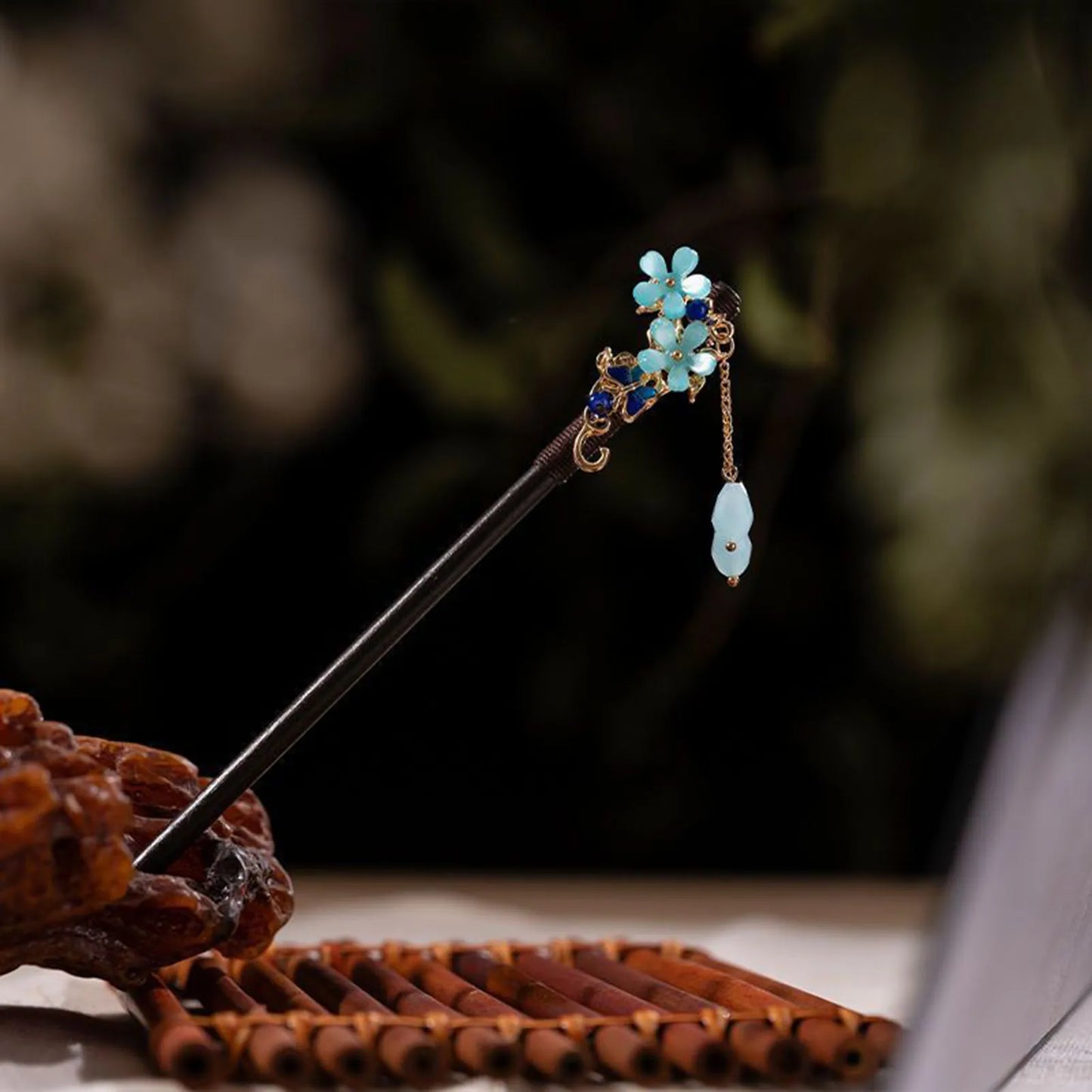 Ancient Style Magnolia Hairpin Artificial Transparent Glass Flower Tassel Hair Stick Wooden Simple Updo Hairpin New Year Gifts