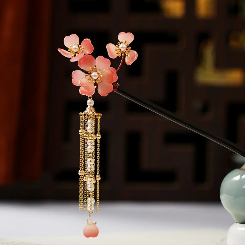 Ancient Style Magnolia Hairpin Artificial Transparent Glass Flower Tassel Hair Stick Wooden Simple Updo Hairpin New Year Gifts