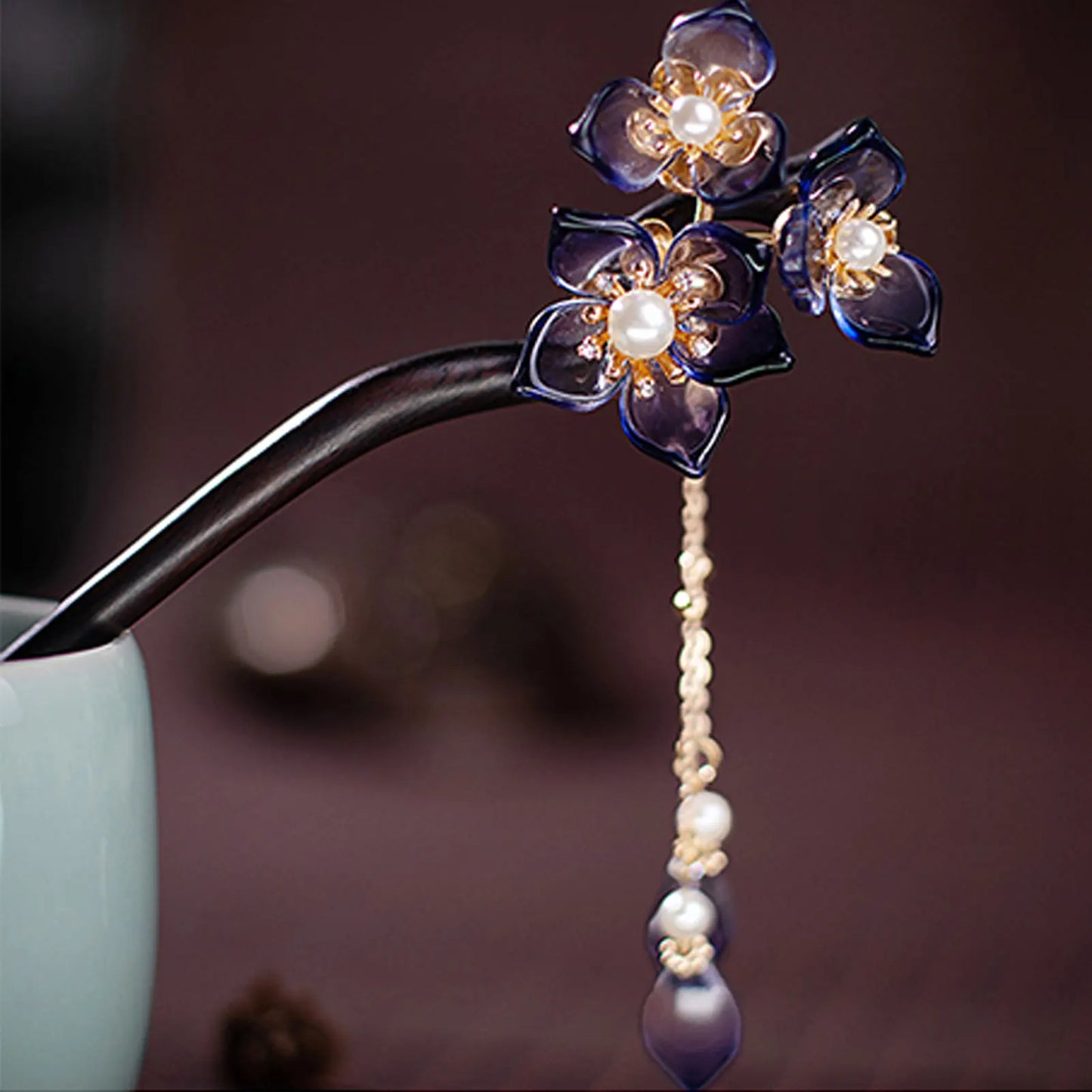 Ancient Style Magnolia Hairpin Artificial Transparent Glass Flower Tassel Hair Stick Wooden Simple Updo Hairpin New Year Gifts