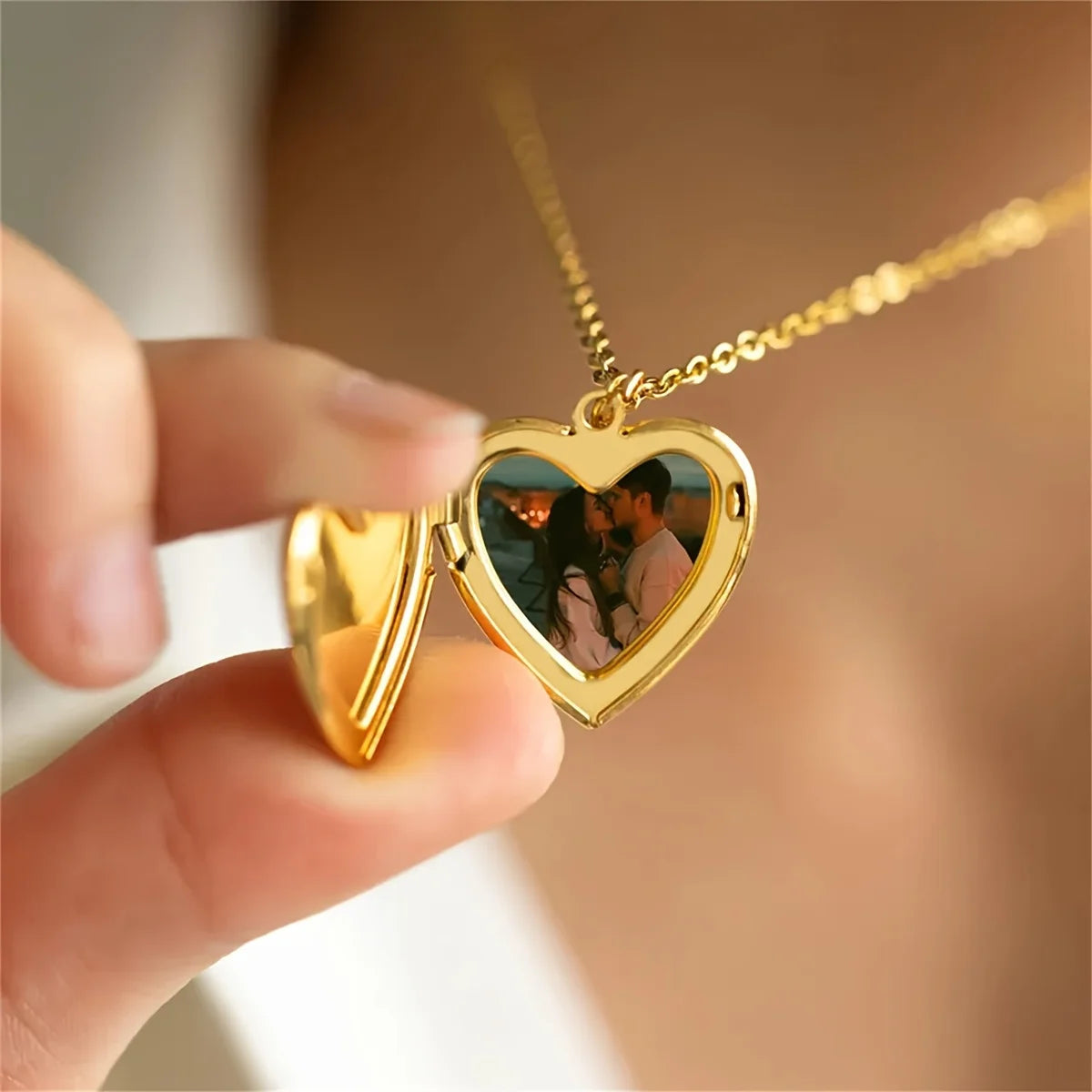 Personalized 1/2 Picture Heart Locket Pendant Necklace Customized Photo DIY Chain Necklace for Custom Men Women Jewelry Gifts