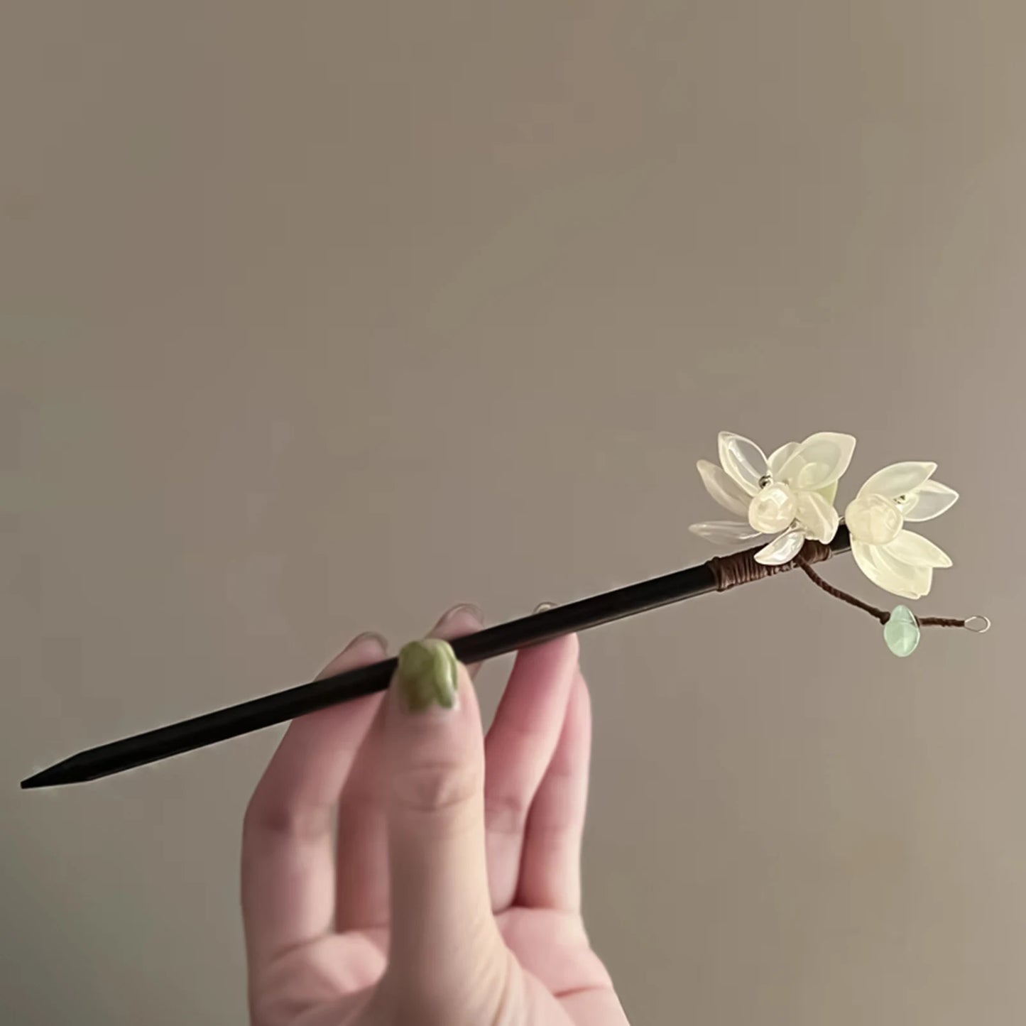 Ancient Style Magnolia Hairpin Artificial Transparent Glass Flower Tassel Hair Stick Wooden Simple Updo Hairpin New Year Gifts