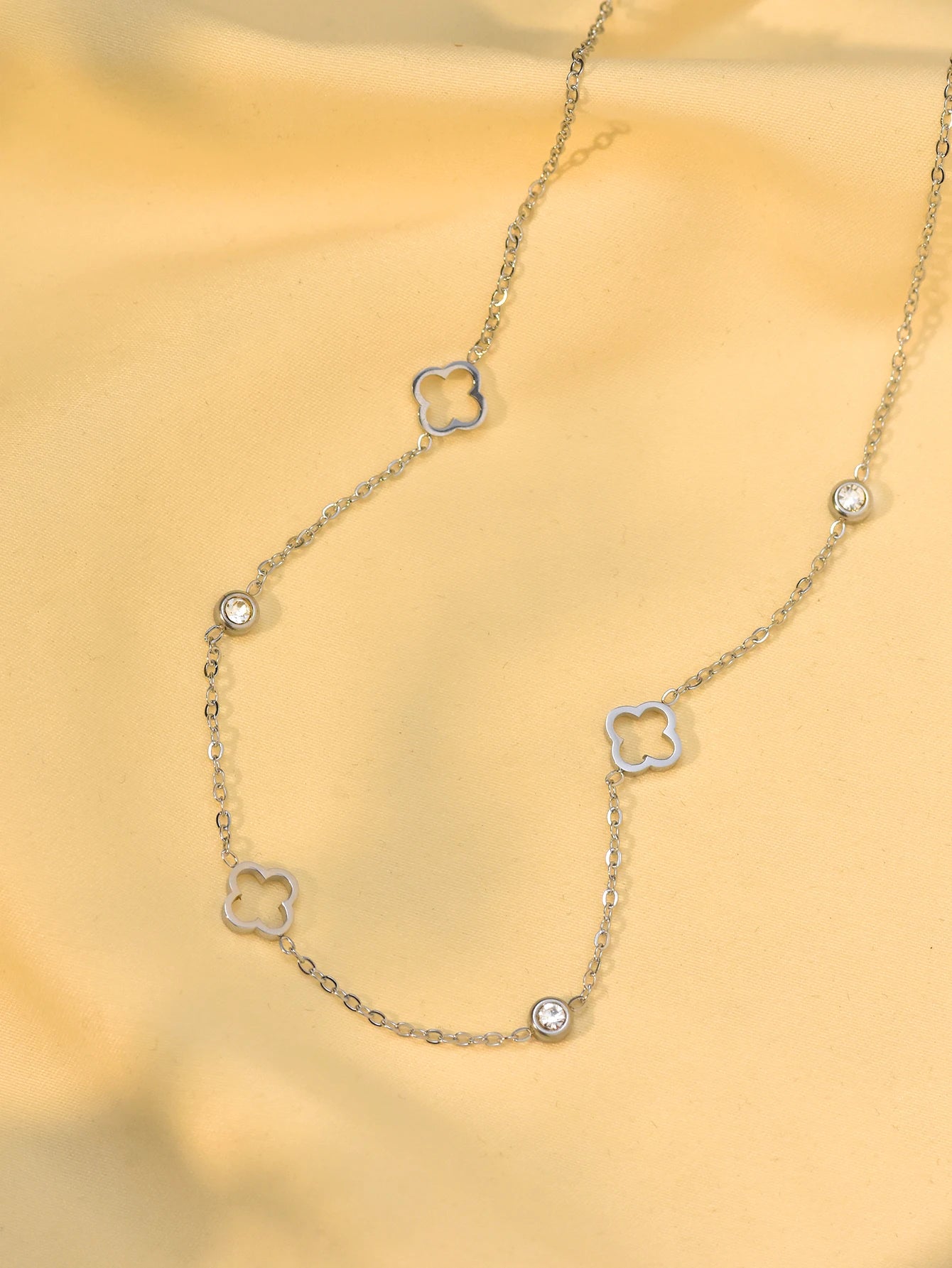 1Pcs Simple Stainless Steel Golden Steel Necklace Women Clover Three Flowers Three Diamonds Necklace Suitable for female friends