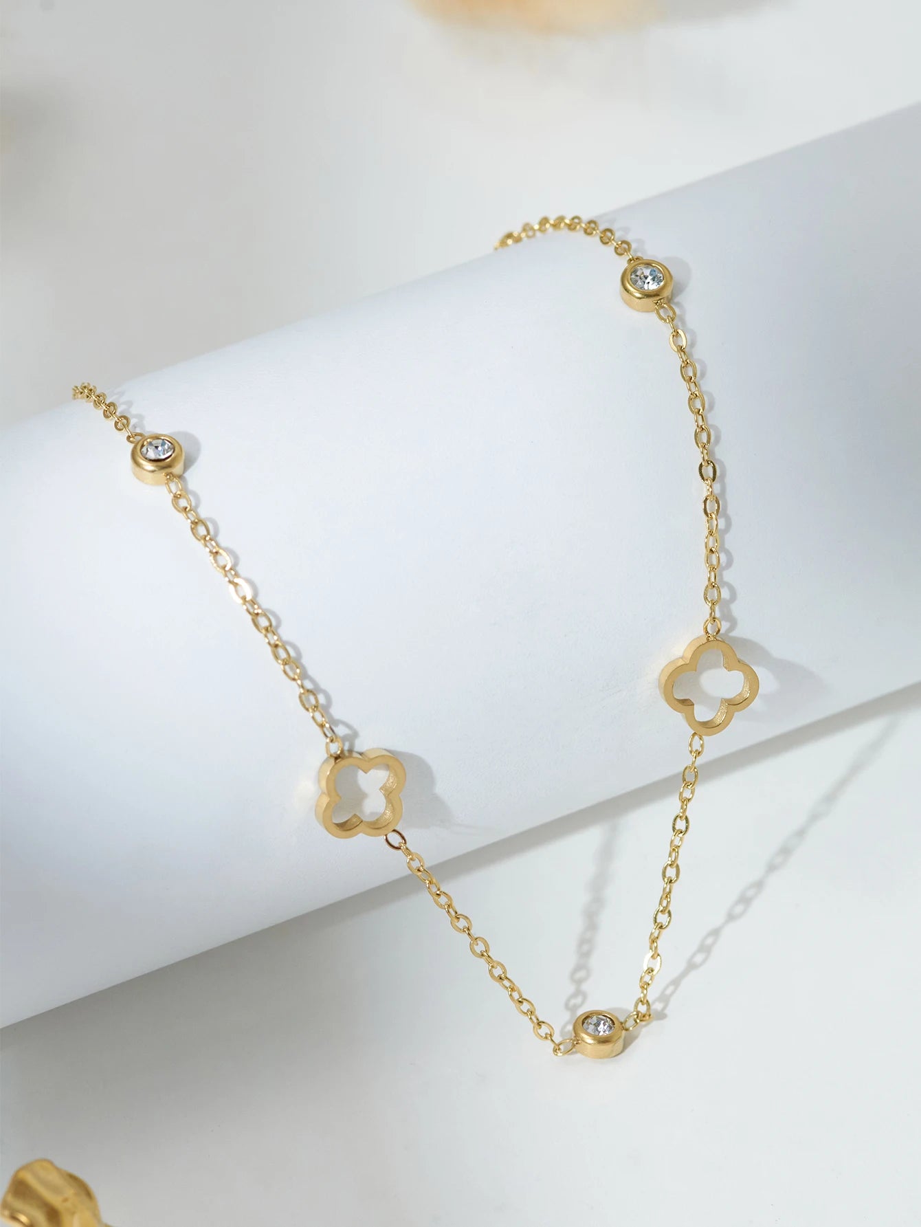 1Pcs Simple Stainless Steel Golden Steel Necklace Women Clover Three Flowers Three Diamonds Necklace Suitable for female friends