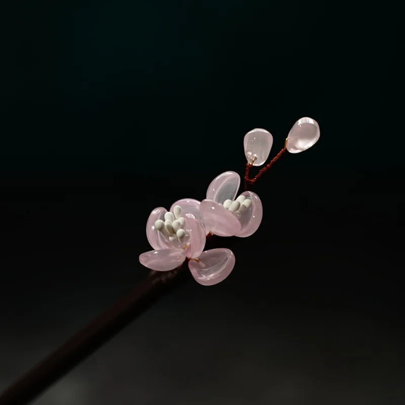 Ancient Style Magnolia Hairpin Artificial Transparent Glass Flower Tassel Hair Stick Wooden Simple Updo Hairpin New Year Gifts