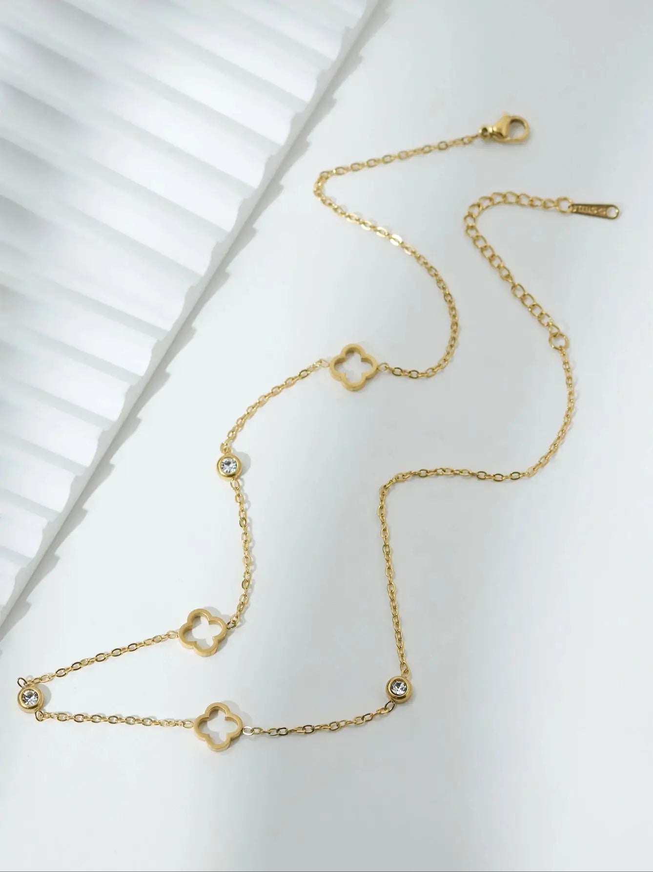 1Pcs Simple Stainless Steel Golden Steel Necklace Women Clover Three Flowers Three Diamonds Necklace Suitable for female friends