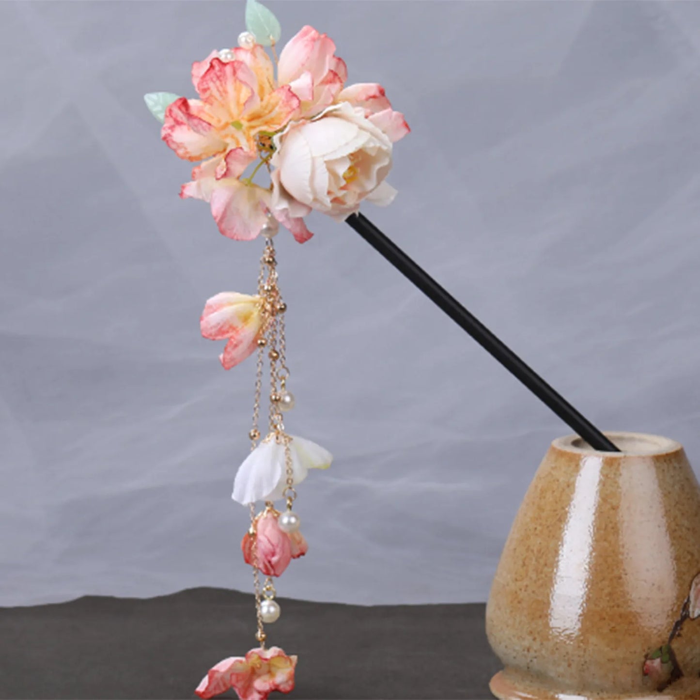 Ancient Style Magnolia Hairpin Artificial Transparent Glass Flower Tassel Hair Stick Wooden Simple Updo Hairpin New Year Gifts