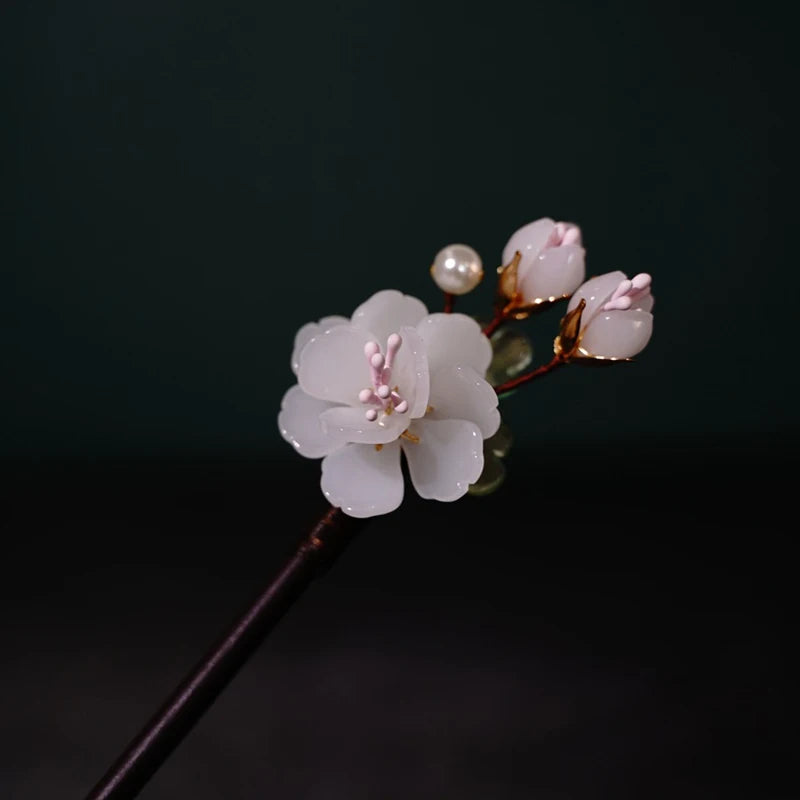 Ancient Style Magnolia Hairpin Artificial Transparent Glass Flower Tassel Hair Stick Wooden Simple Updo Hairpin New Year Gifts