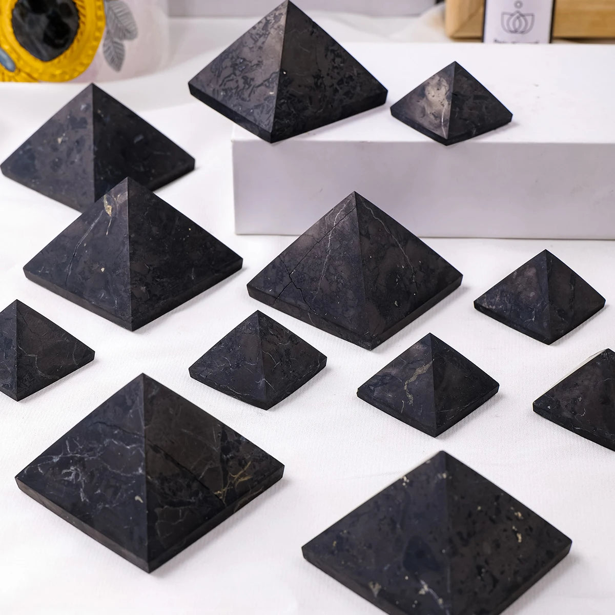 1pc Natural Crystal Russian Shungite Pyramid Raw Stone Polished Four Sided Tower Home Desktop Decoration Feng Shui Ornament