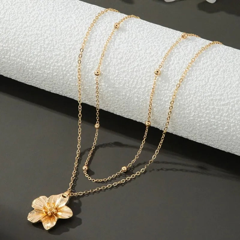 Golden Dopamine Style Flower Pendant Necklace for Women 2025 New Trend Wrinkled Choker Wedding Gifts Accessories