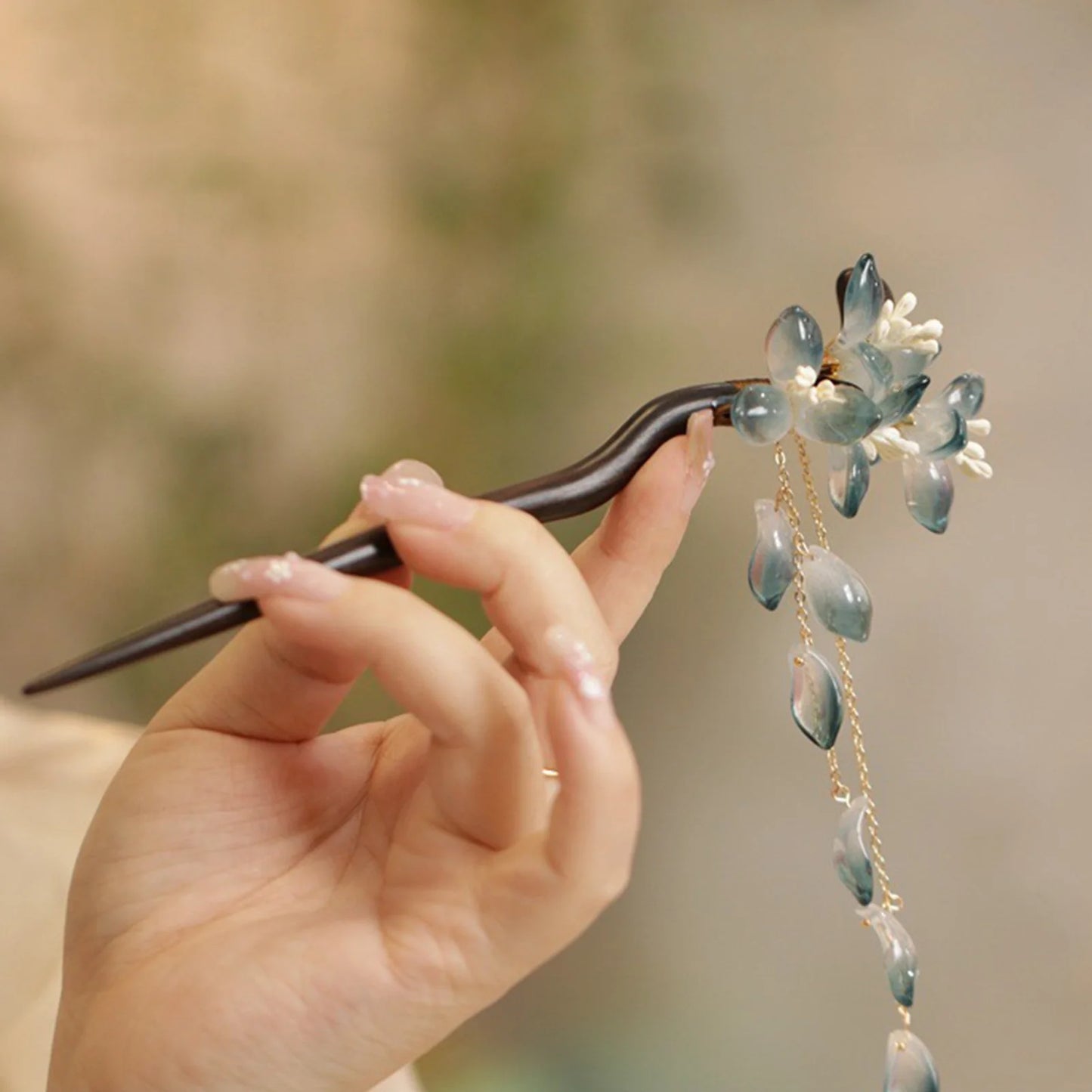 Ancient Style Magnolia Hairpin Artificial Transparent Glass Flower Tassel Hair Stick Wooden Simple Updo Hairpin New Year Gifts
