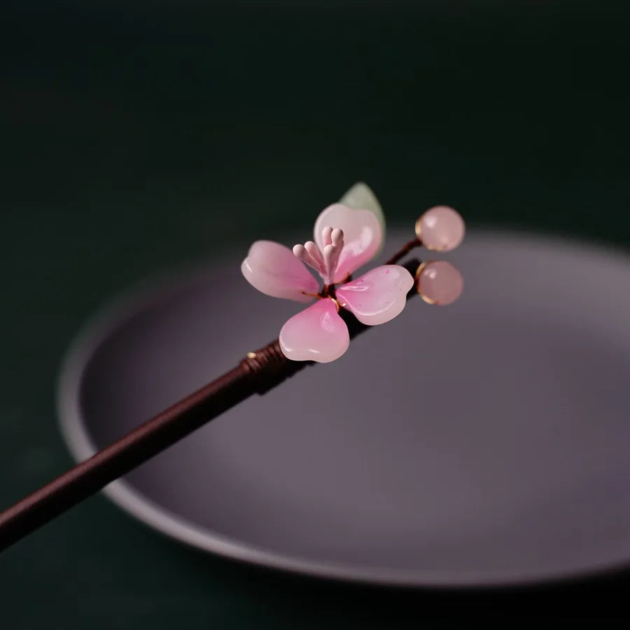 Ancient Style Magnolia Hairpin Artificial Transparent Glass Flower Tassel Hair Stick Wooden Simple Updo Hairpin New Year Gifts