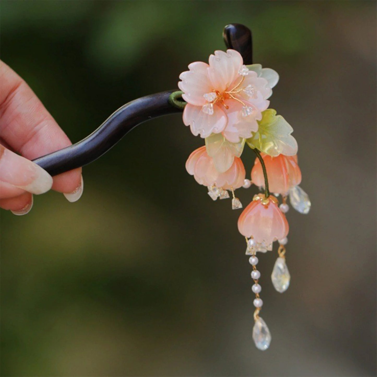 Ancient Style Magnolia Hairpin Artificial Transparent Glass Flower Tassel Hair Stick Wooden Simple Updo Hairpin New Year Gifts