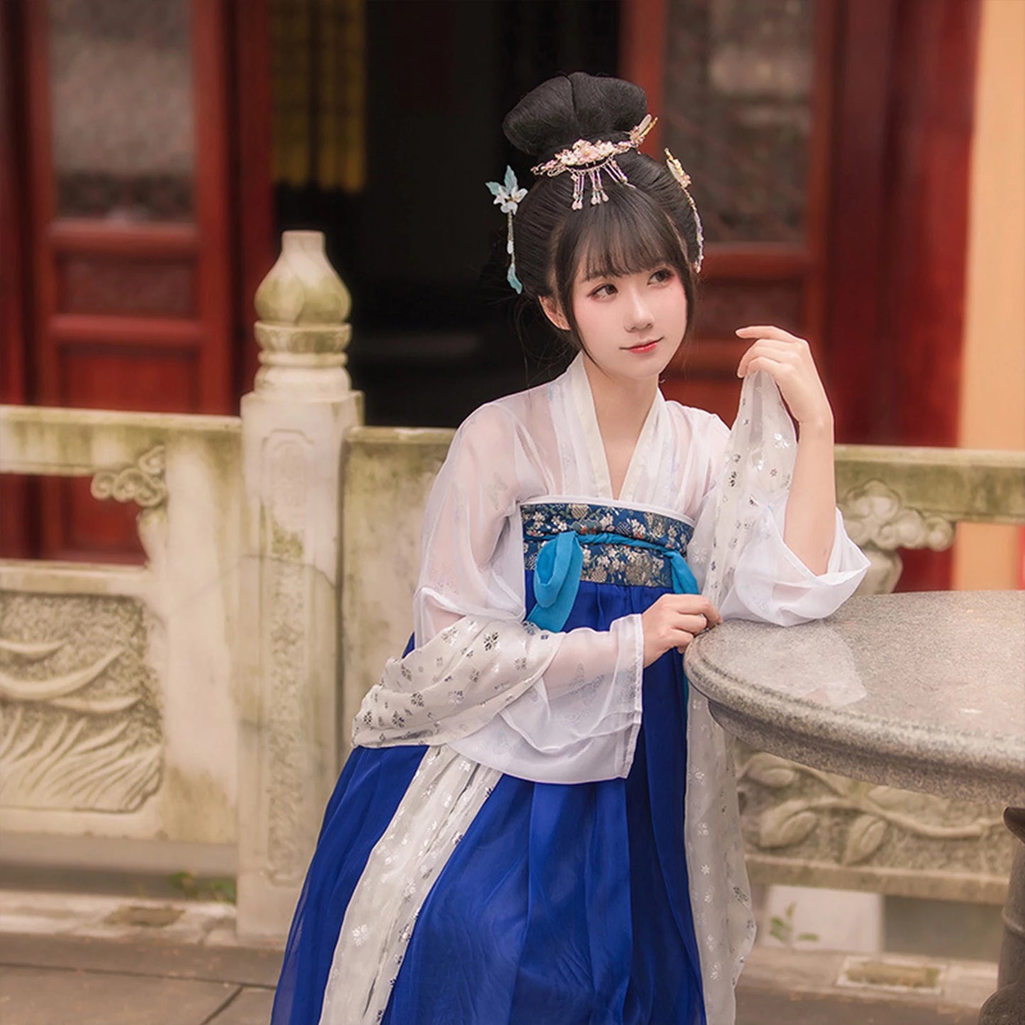 Ancient Style Magnolia Hairpin Artificial Transparent Glass Flower Tassel Hair Stick Wooden Simple Updo Hairpin New Year Gifts