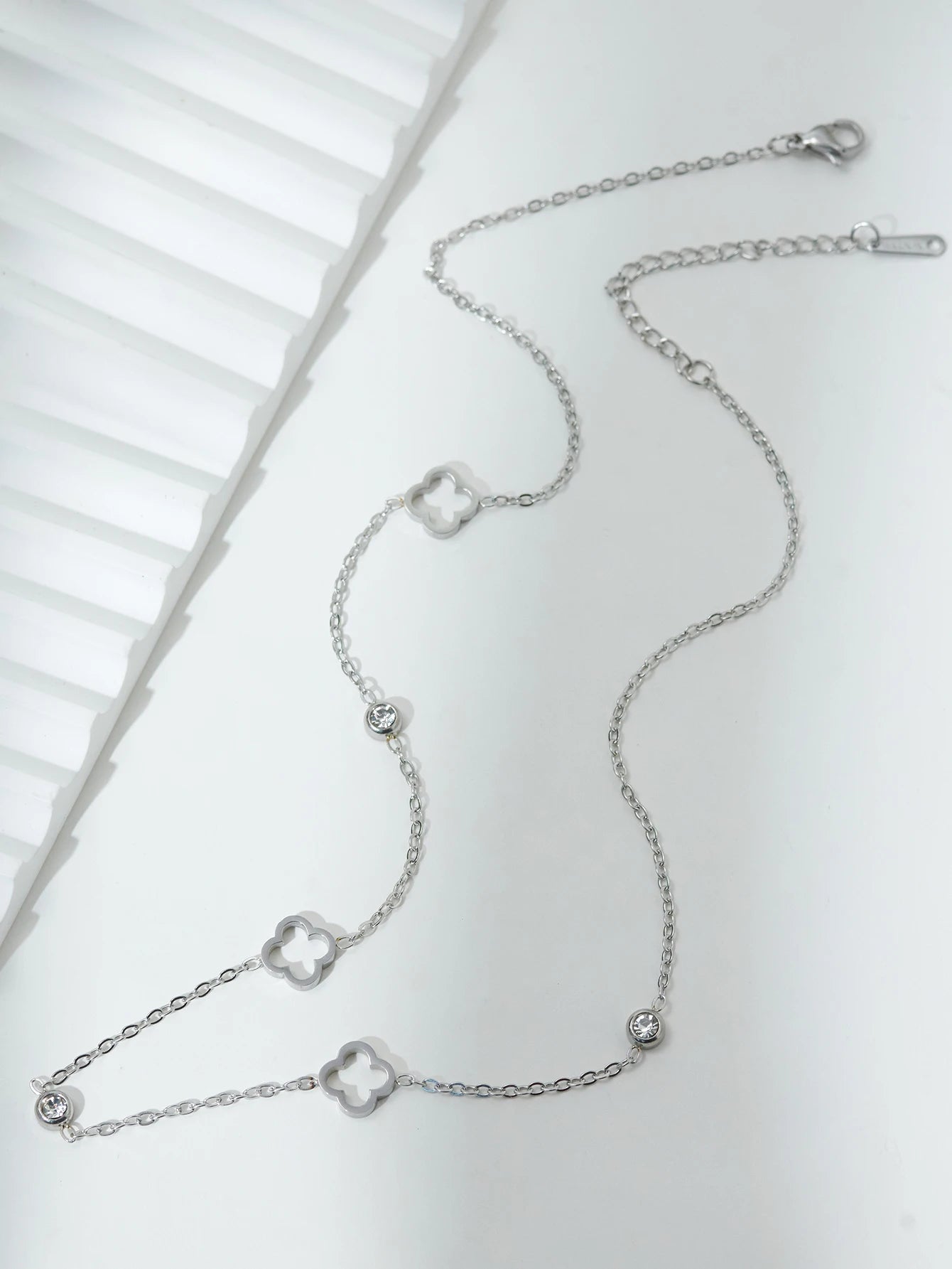 1Pcs Simple Stainless Steel Golden Steel Necklace Women Clover Three Flowers Three Diamonds Necklace Suitable for female friends