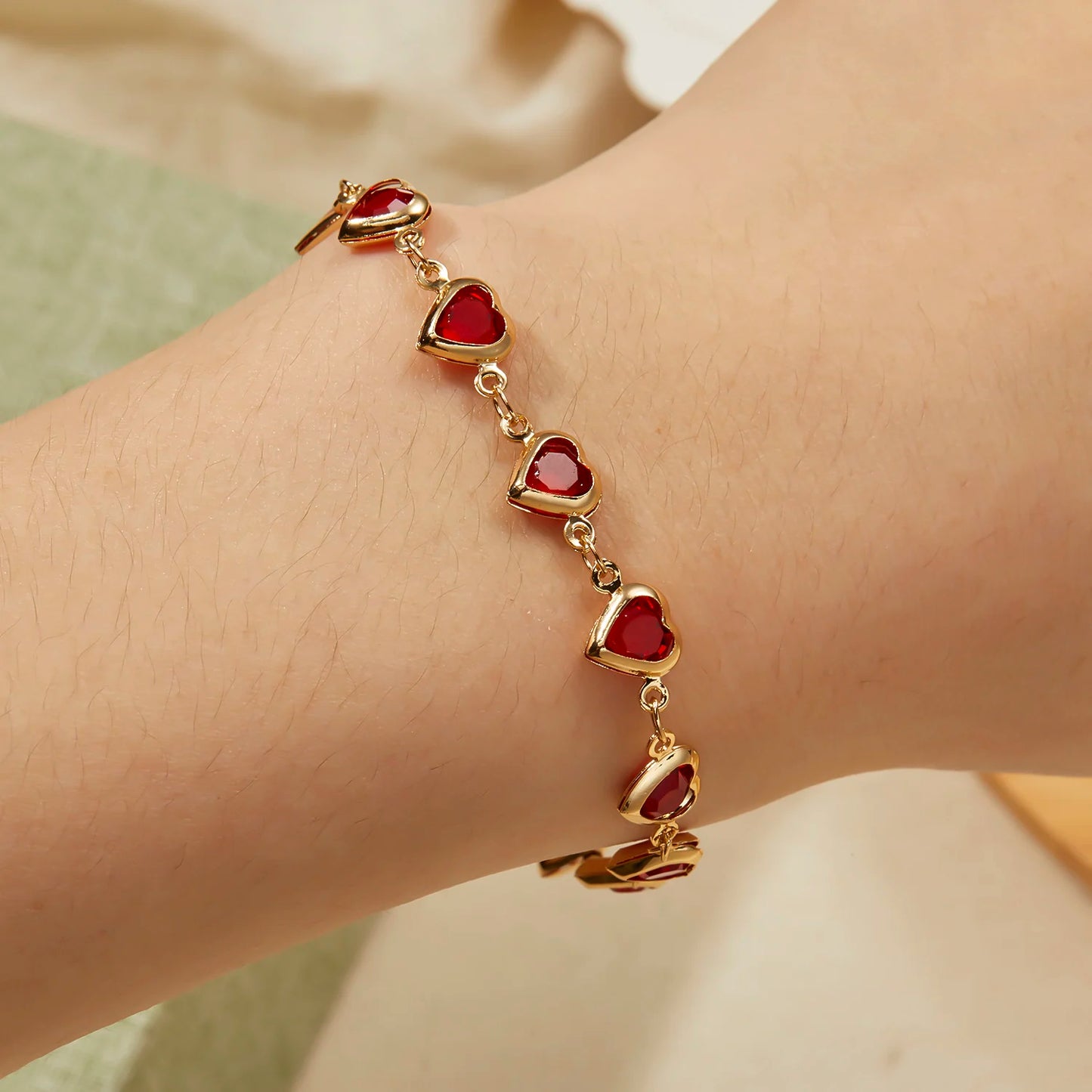 Elegant Red Crystal Zircon Metal Chain Bracelets for Women Colorful Heart Bracelets Party Wedding Girl Wrist Jewelry Gift