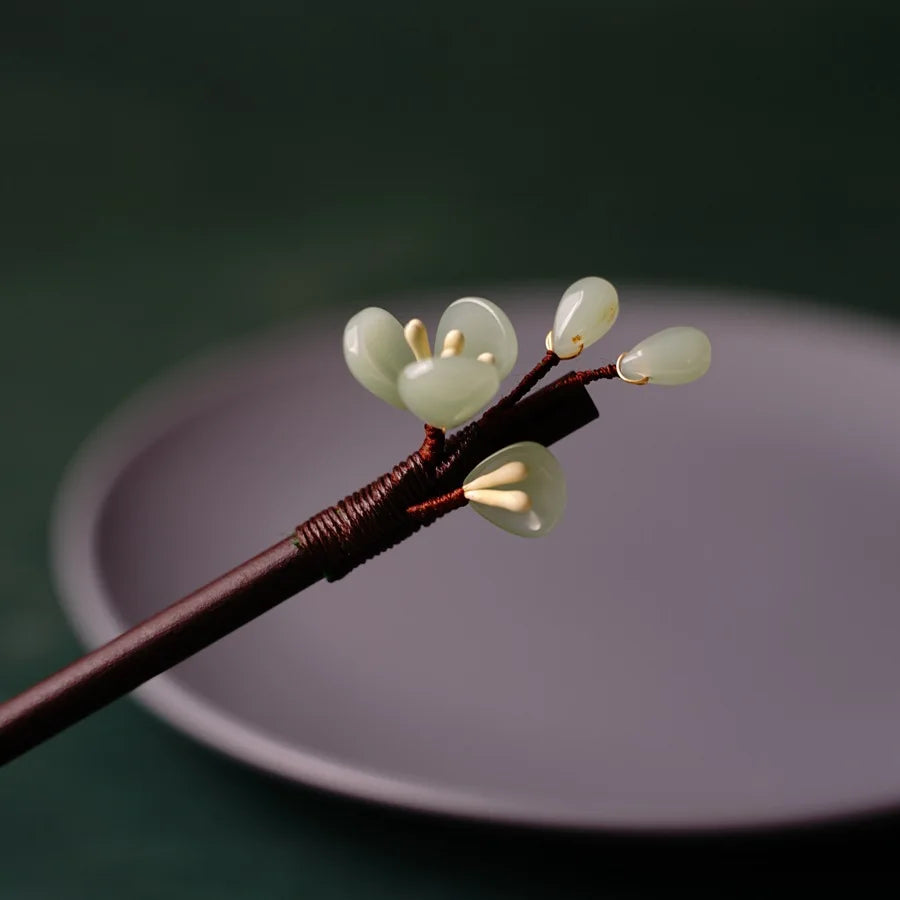 Ancient Style Magnolia Hairpin Artificial Transparent Glass Flower Tassel Hair Stick Wooden Simple Updo Hairpin New Year Gifts