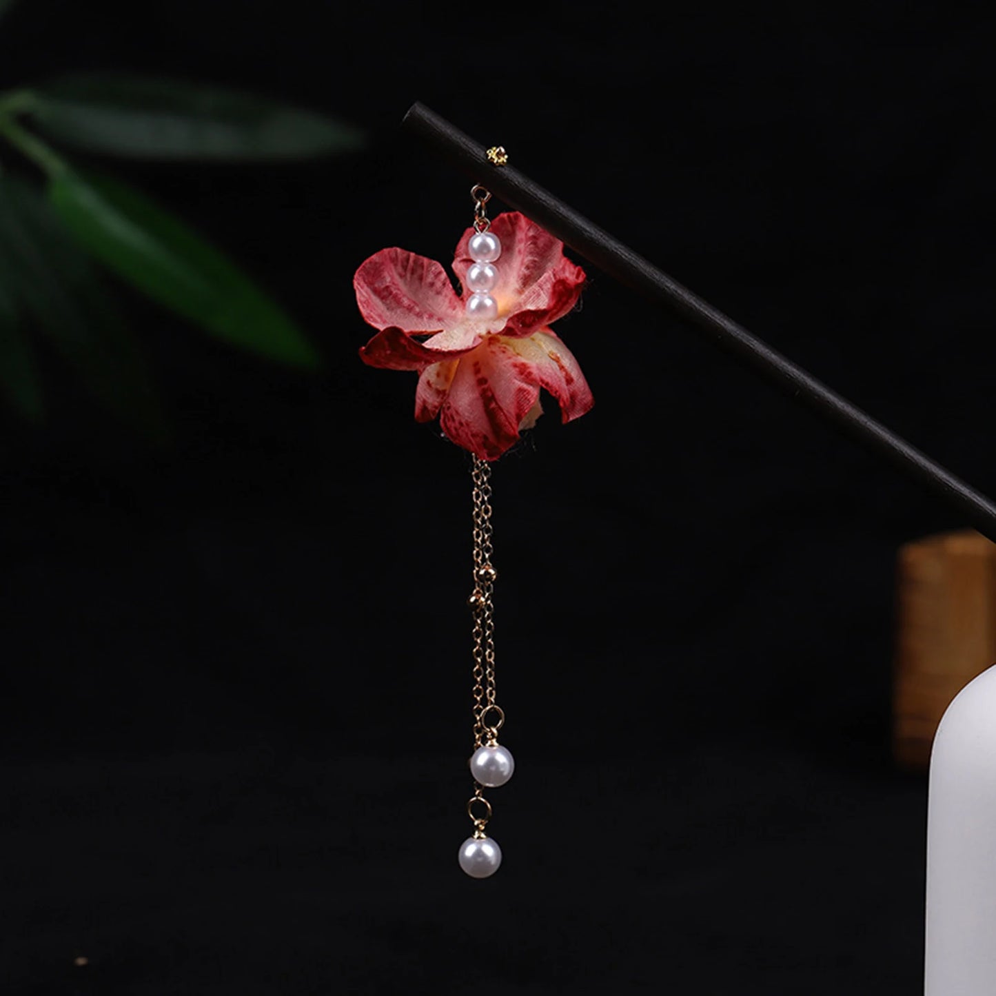 Ancient Style Magnolia Hairpin Artificial Transparent Glass Flower Tassel Hair Stick Wooden Simple Updo Hairpin New Year Gifts