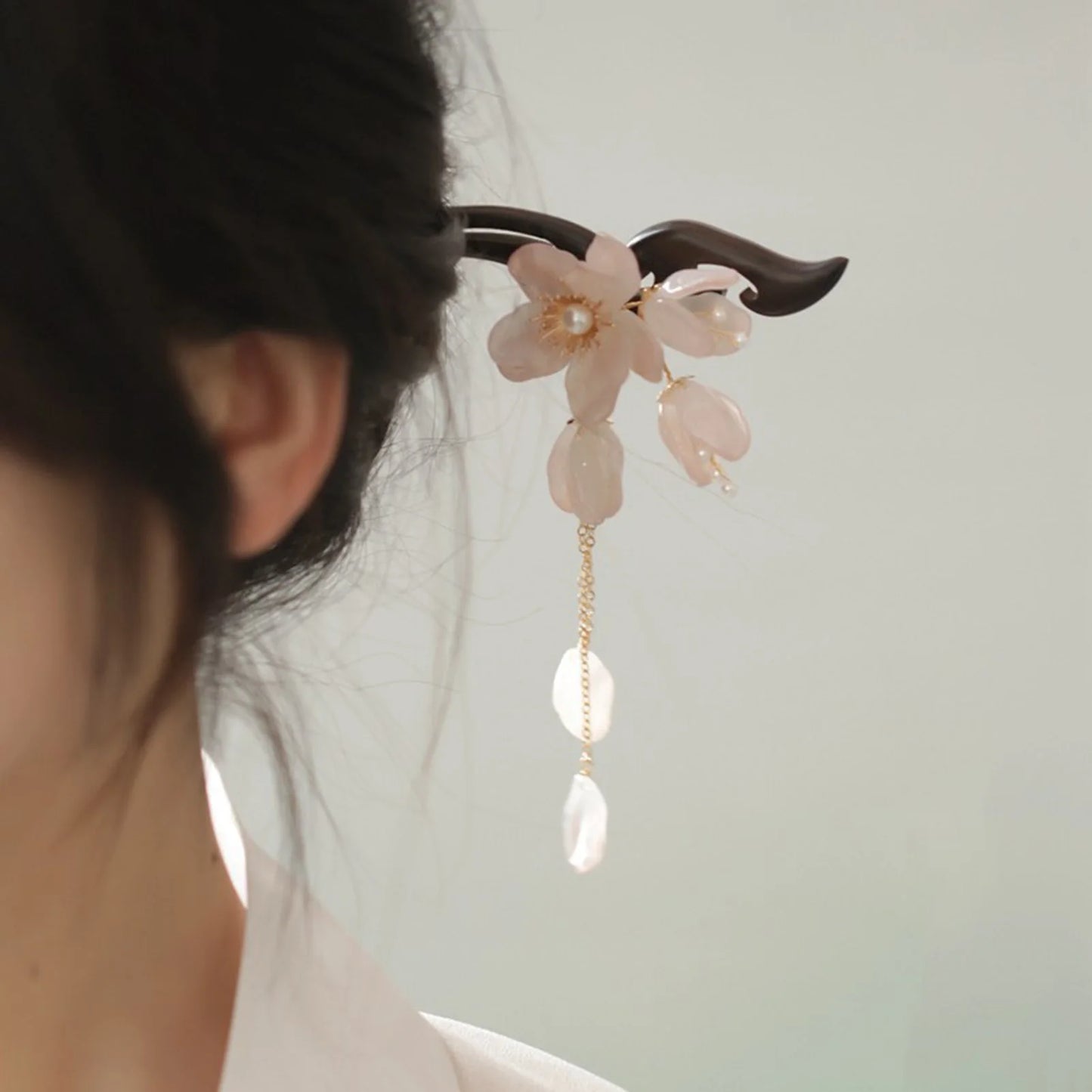 Ancient Style Magnolia Hairpin Artificial Transparent Glass Flower Tassel Hair Stick Wooden Simple Updo Hairpin New Year Gifts
