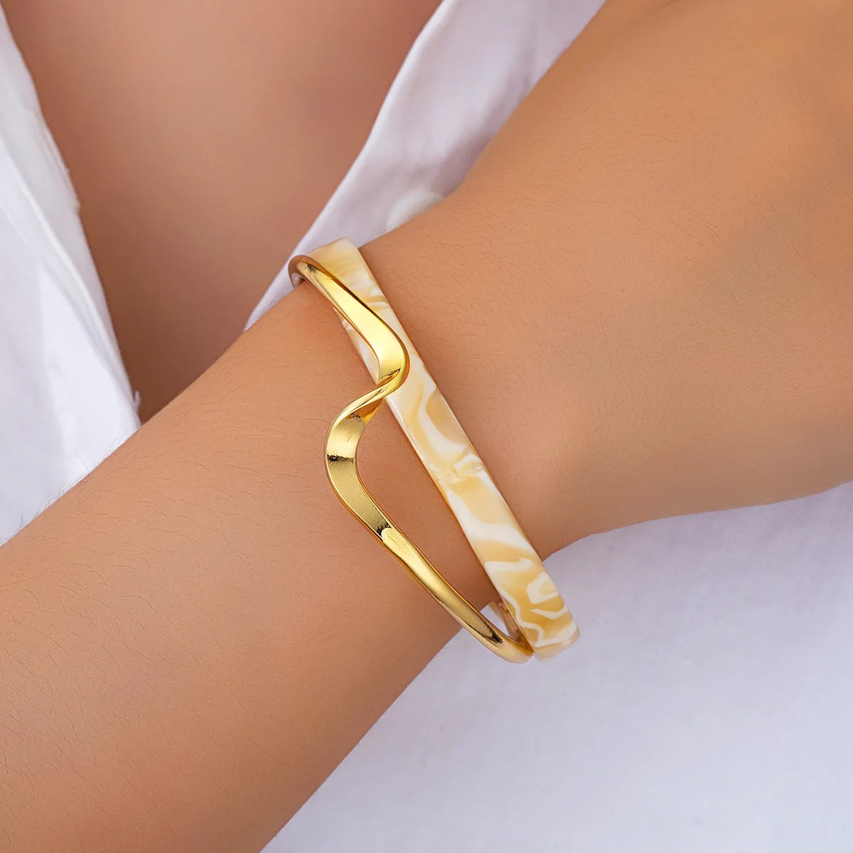 White Shellfish Bracelets Board Bend Metal Bangles Womens Hand Bracelets Geometric C- shaped Opening Bracelets Jewelry Gifts