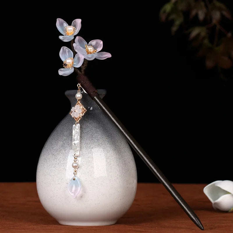 Ancient Style Magnolia Hairpin Artificial Transparent Glass Flower Tassel Hair Stick Wooden Simple Updo Hairpin New Year Gifts