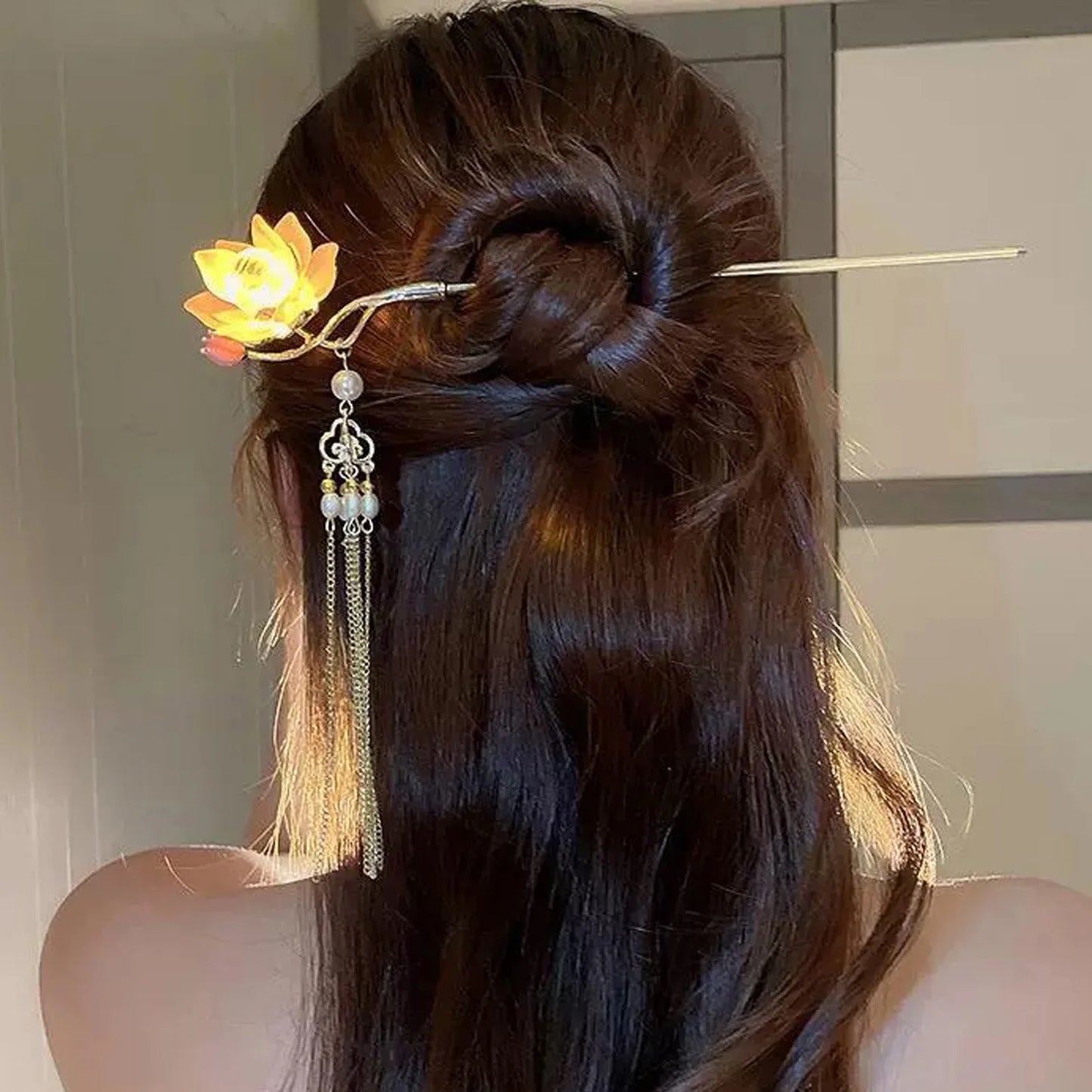 Luminous Flower Hairpin For Women Creative Lotus Emit Light Lantern Tassel Hair Stick Vintage Chinese Style Metal Hair Accessory