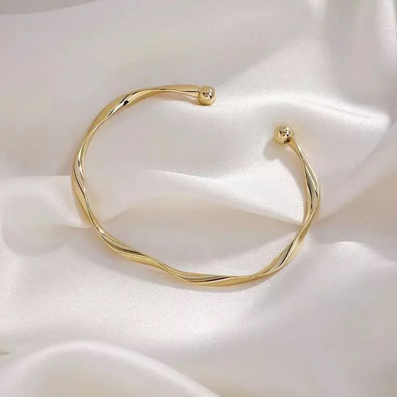 2025 New Fashion Creative Unique Design Style Minimalist Geometric Bending Shape Adjustable Bracelet, Suitable For Mothers to Se