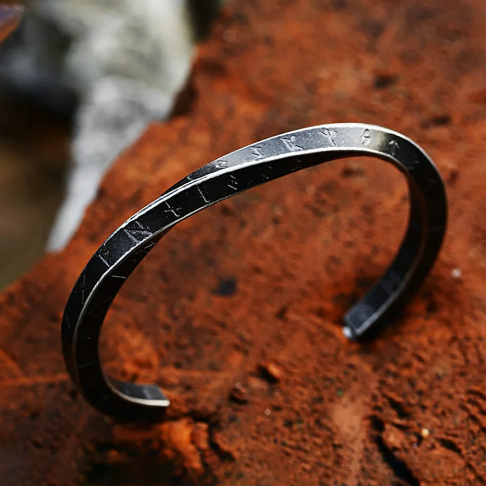 New Vintage 316L Stainless Steel Mobius Bangles For Men Fashion Nordic Vikings Letter Bracelets Party Jewelry Gifts Wholesale