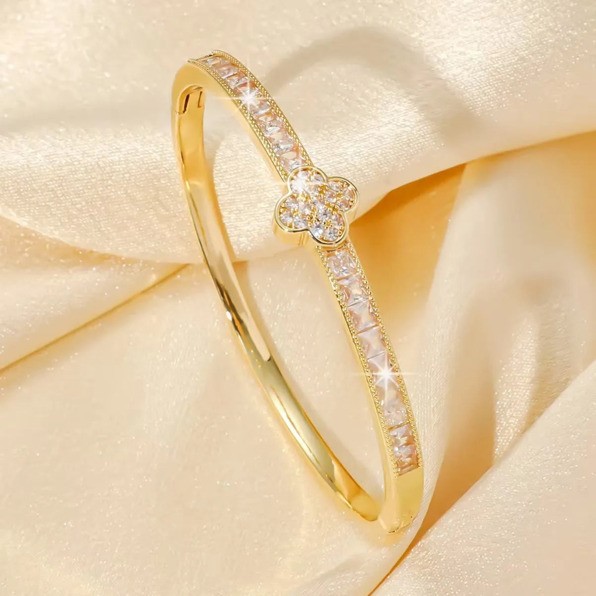 1 Open-Design Simple and Stylish Women's Bracelet – Fashion Jewelry, Perfect Gift for Girlfriend on Special Occasions